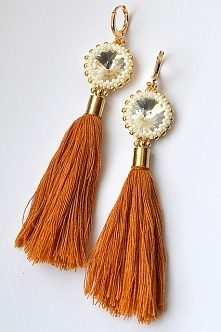 jak jesienna dama...
Długie kolczyki z chwostem i kryształkiem ręcznie oplecionym koralikami TOHO zapraszam na fanpage Facebook/BAIMI