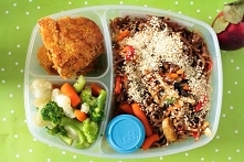 Prosty i szybki orientalny makaron soba z warzywami i indykiem