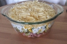 Sałatka warstwowa z karkówką