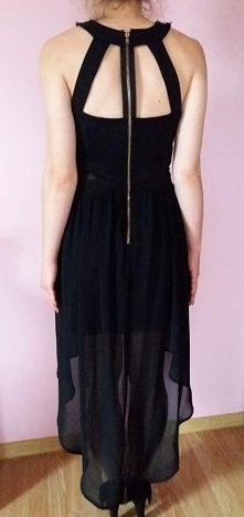 Sprzedam sukienkę wieczorową,z wycięciem na plecach i przedłużonym dołem,założona raz na studniówkę,rozmiar 38,cena 100 złotych.
Kontakt: lucyna.niedziolka@onet.pl