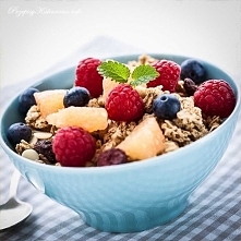 Domowa granola z owocami