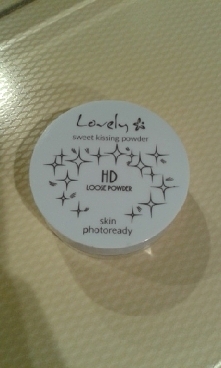 Sypki mineralny puder transparentny.  
w końcu się do nich przekonałam.  genialnie matowi i wygładza :-)