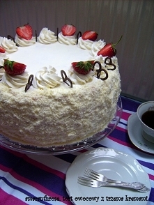 Tort owocowy z trzema kremami