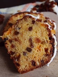 Keks z brzoskwiniami