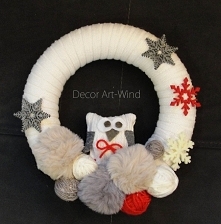 wełniany wianek z pomponami...