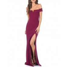 Kobieca fioletowa długa sukienka z rozcięciem i dekoltem carmen