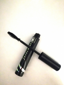 Podkręcający tusz do rzęs Wide Awake

1. Tusz ma za zadanie podkręcać i pogrubiać nawet 4x bardziej
2. Tusz jest bardzo mokry tuż po otwarciu i zdecydowanie za dużo zostaje go n...