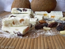 Kokosowa biała czekolada z bakaliami