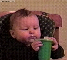 Dziecko i kubek...to musiał...