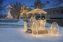 Pada śnieg,pada śnieg,dzwonią dzwonki sań...