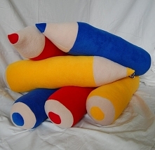 Pomysł na prezent. Poduszka kredka dostępna na minimodo.pl