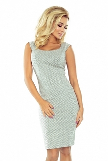 Dopasowana sukienka z ciepł...