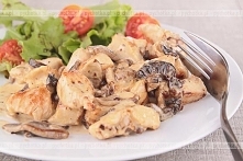 Gulasz z indyka z pieczarkami