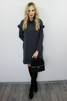 Stylizacja na wieczorne wyjście:)
Sukienka z Falbanami 79,-
Welurowa Torebka 69,-