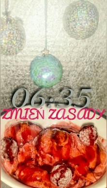 Wiem, wiem..Lody o tej porze i to  niemalże w zimę...hmmm. ..a dlaczego Nie:) zwłaszcza jeśli sama je przygotujesz i wiesz co zjadasz. Maliny, truskawki, jogurt grecki oraz miód...