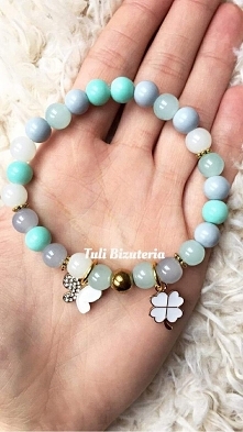 Bransoletka bransoletki z koralików szklanych z elemntami ozdobnymi zawieszka motyl i koniczynka❤️ by Tuli Bizuteria❤️❤️❤️