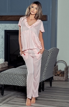 Pigeon P-574/2 piżama Wygodna dwuczęściowa piżamka, wykonana z miękkiej wiskozowej dzianiny, luźna koszulka pieknie układa się na sylwetce