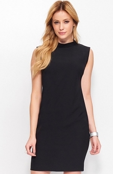 Makadamia M395 sukienka czarna Wizytowa sukienka, o klasycznym lekko dopasowanym fasonie, dekolt pod szyję