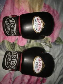 Mam do sprzedania rękawice bokserskie, rozmiar 10oz, cena 55zl + KW (CENA DO NEGOCJACJI)