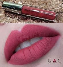 Matowe pomadki to wciąż HIT! Moda przeciągnęła się na 2018 rok i wydaje mi się, że jeszcze długo będą gorącym towarem 