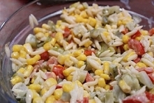 239. Sałatka z makaronem ryżowym