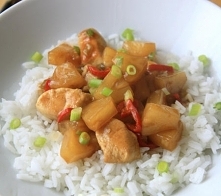 Kurczak z ananasem i sosem słodko-kwaśnym