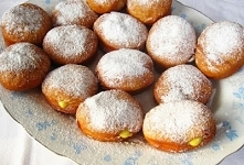 Pączki z kremem budyniowym