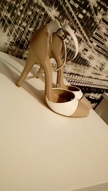 Mam do sprzedania szpileczk...