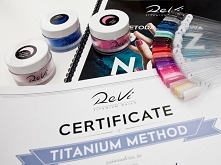 A Ty masz już certyfikat Revi? :) Dziewczyny, które zajmujecie się zawodowo stylizacją paznokci, warto podnieść swoje kwalifikacje i poznać metodę tytanową.