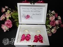 Pudełko na obrączki wewnątrz