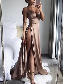 Spaghetti Strap High Slit Maxi Party Dress
Rozmiar: S, M, L, XL
Kolor: nude