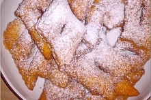 Faworki bez zawijania, czyli tzw. faworki trydenckie.