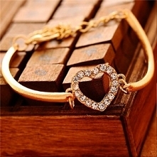 Bransoletka z sercem, 9,40 zł. Kliknij w zdjęcie, aby przejść do sklepu Silvona.