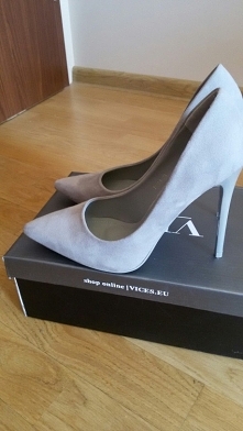 sprzedam rozmiar 36, nie używane, tylko raz zostały przymierzone . cena 40 zl