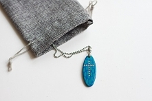 Krzyżyk z drewna na szyję, ręcznie robiony