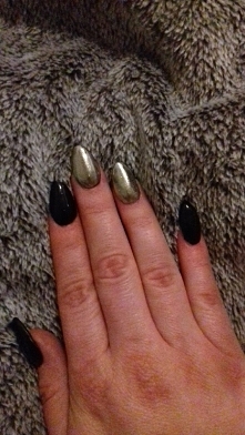 przedłużone żelem, czarna hybryda i efekt