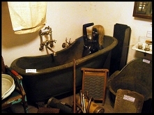 To chyba najdziwniejsze muzeum jakie dotąd widzieliśmy. Ilość dziwacznych rekwizytów przytłacza. Wśród nich zobaczymy między innymi słoik z mięsem zakopany w ziemi przed 1945 ro...