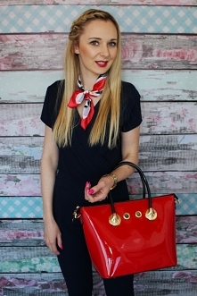 Torebka z apaszką to must have w tym sezonie :)
Dostępna na wnetubranie.pl
Cena: 79zł
Zapraszam <3