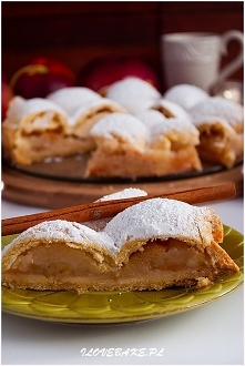 Szarlotka z połówkami jabłek