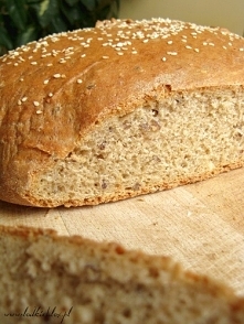 Chleb orkiszowy z ziarnami