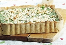 Razowa tarta z zielonym nadzieniem z kaszy orkiszowej i szpinaku