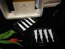 Przychodzę dziś do was z nowością, absolutnym hitem!
Na pewno rzuciło wam się w oczy to cudo w katalogu :)
Mam zaszczyt przedstawić:
NovAge Advanced Skin Renewing Treatment
czyl...