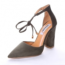 Śliczne buty na słupku. Idealne do jeansów czy sukienki. Kliknij w zdjęcie i zobacz gdzie możesz je kupić!