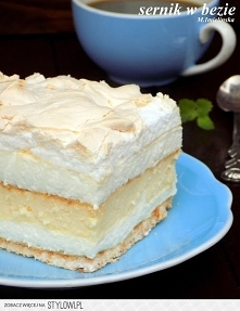 SERNIK W BEZIE

Składniki:
na sernik:

1 kg sera na sernik
250 g cukru
5 żółtek
2 łyżki mąki ziemniaczanej
1/2 szklanki mleka

na bezę:

5 białek
200 g cukru
1 płaska łyżka mąki...