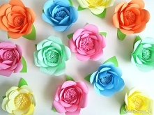 Tutorial (w formie wideo) ukazujący sposób produkcji papierowych różyczek ;)