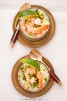 Zielony koktajl z krewetkami.