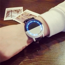 Niezwykły Zegarek Dotykowy ...
