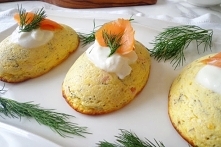 Wytrawne serniczki z wędzonym łososiem (Cheesecake al salmone affumicato)