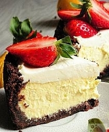 Pycha sernik...

Składniki na 8 porcji:
(forma 20 cm)

Na spód:

200 g czekoladowego biszkoptu, lub ciemnych czekoladowych kruchych ciastek
6 łyżeczek cukru
100 g roztopionego m...