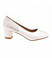 Buty komunijne dziecięce białe poleca sklep z butami  styloweobcasy pl. Obuwie komunijne dla dziewczynek na obcasie.